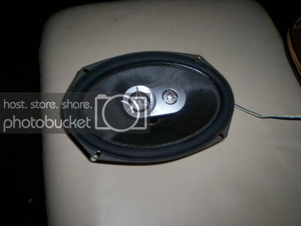 KeishasChrysler300JBL6x9beforetweetersurgery.jpg