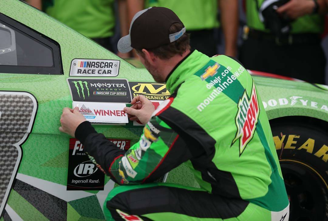 dalejr_Ba_Px_Xg4_BGb_O.jpg