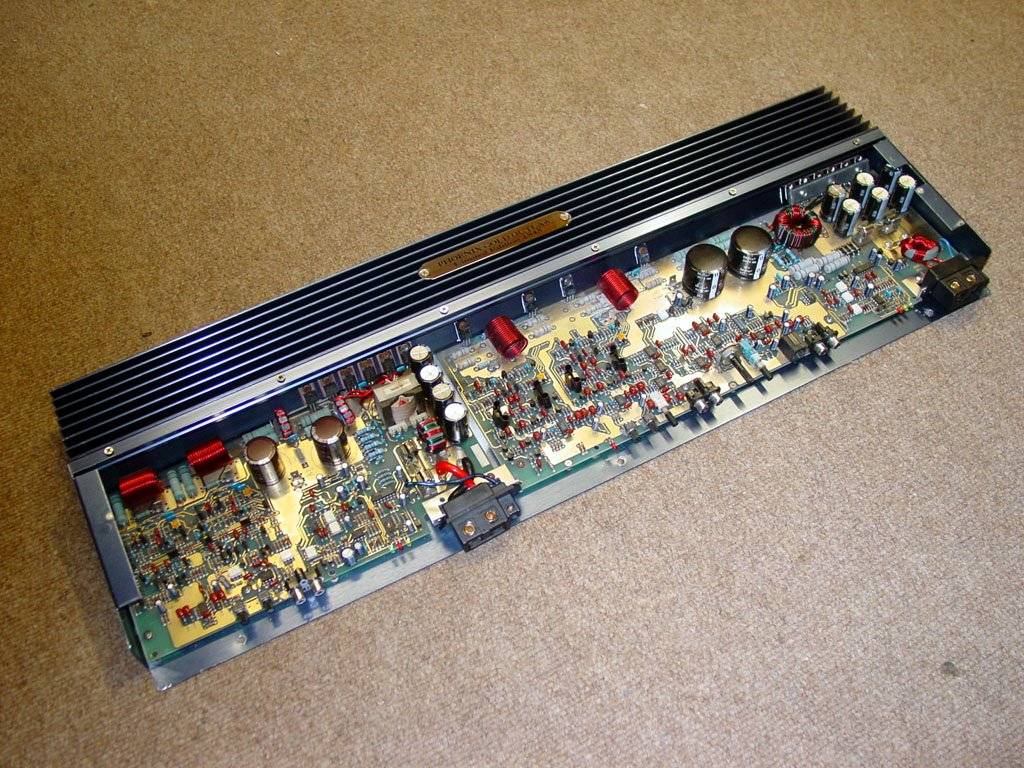 amp_guts_1.JPG