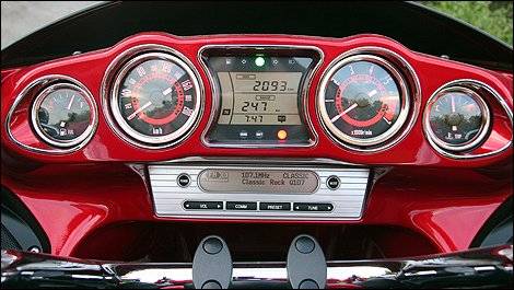 Kawasaki-Vulcan-1700-2011_i04.jpg