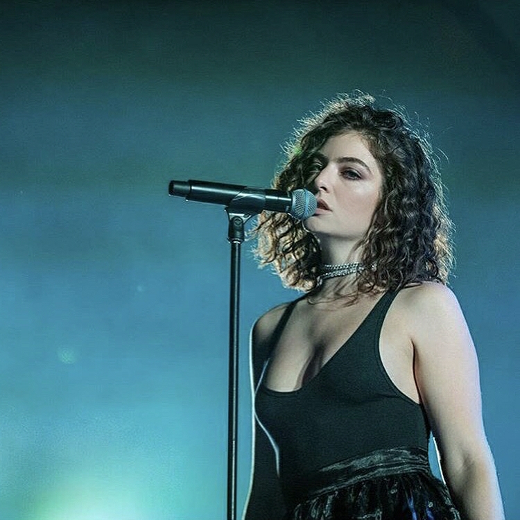 lordemusic_BWAomq_BHsrt.jpg