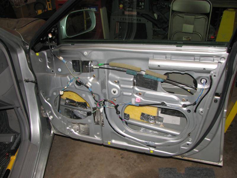 2002CamryFrontSpeakers025.jpg