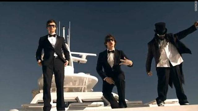 t1larg.on.a.boat.jpg