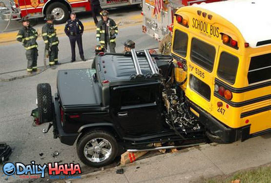 hummer_vs_schoolbus.jpg