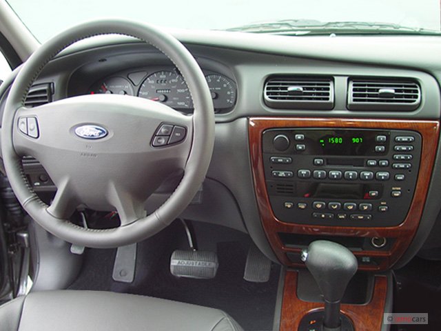 2003-ford-taurus-4-door-sedan-sel-premium-dashboard_100263939_m.jpg