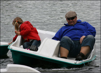 _44064054_paddleboat416.jpg