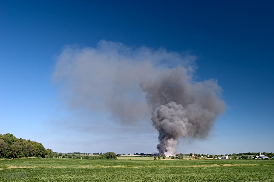 CRW_0259_FullPlume_WaltonRd_17mm_900x600.jpg