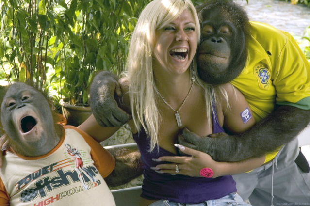 ZOO_TOURIST.JPG