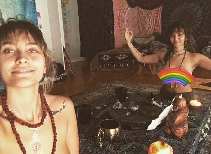 parisjackson_BYm1c_Iz_HG5g.jpg