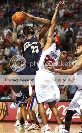 nba_g_james8_268.jpg