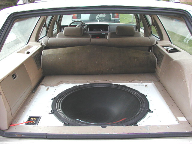 trunkwoofer%20640x480.JPG