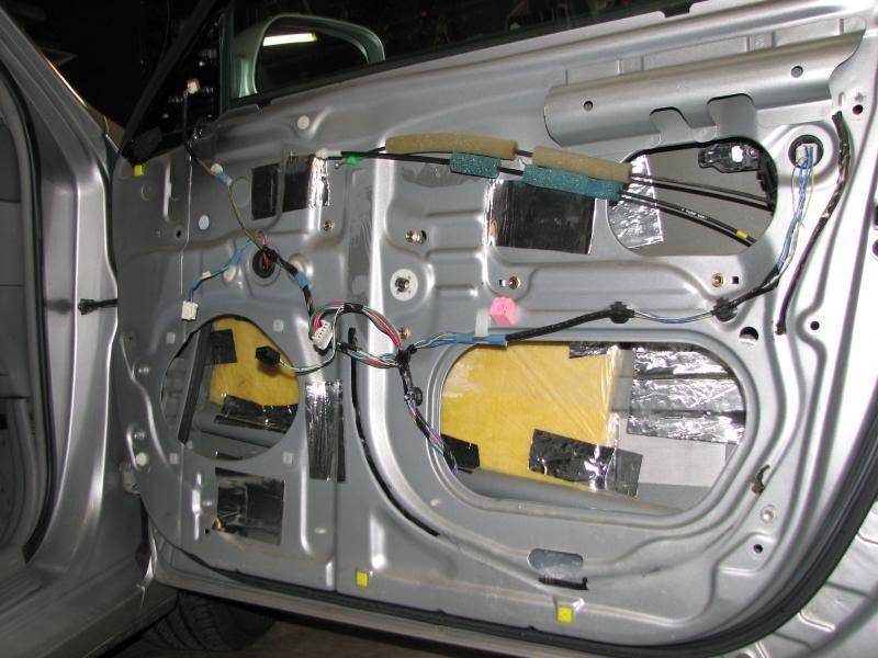 2002CamryFrontSpeakers027.jpg