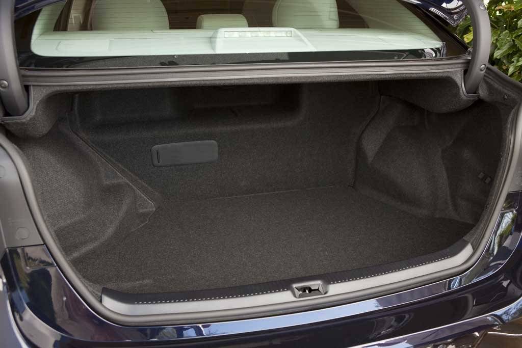 hs250h-trunk.jpg