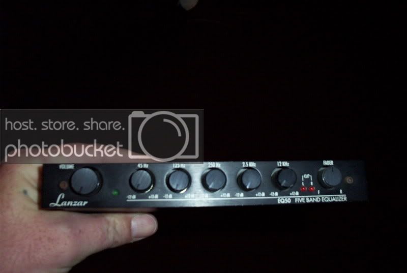 9-18-06caraudio013.jpg