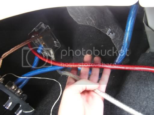 picsofboth4gaugewiresattherear.jpg