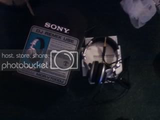 headphones2.jpg