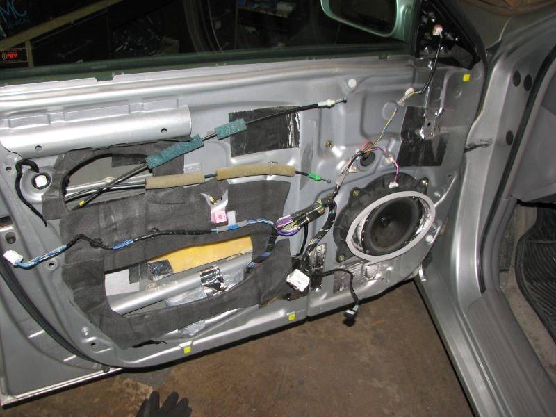 2002CamryFrontSpeakers018.jpg