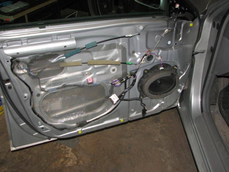 2002CamryFrontSpeakers006.jpg