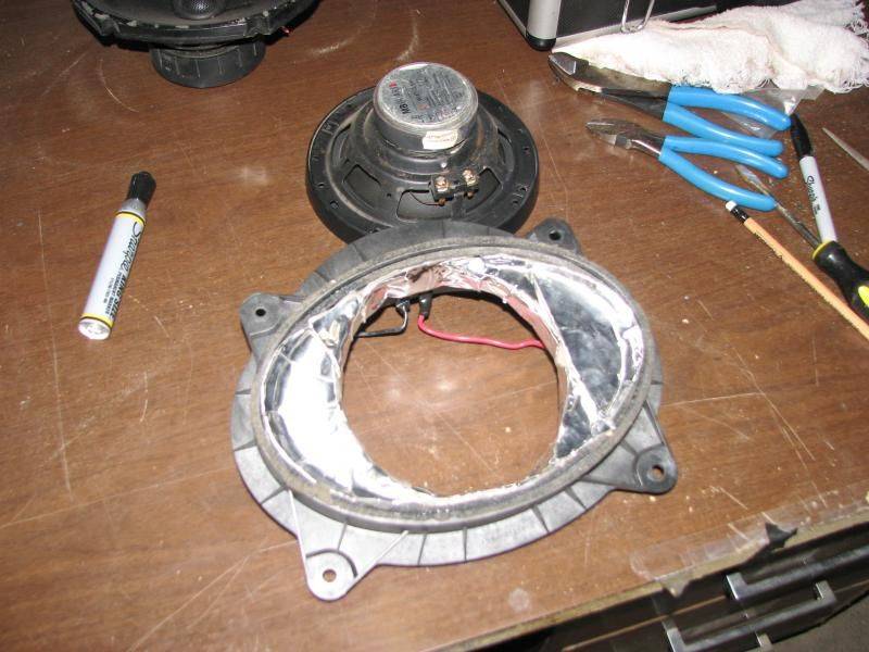 2002CamryFrontSpeakers010.jpg