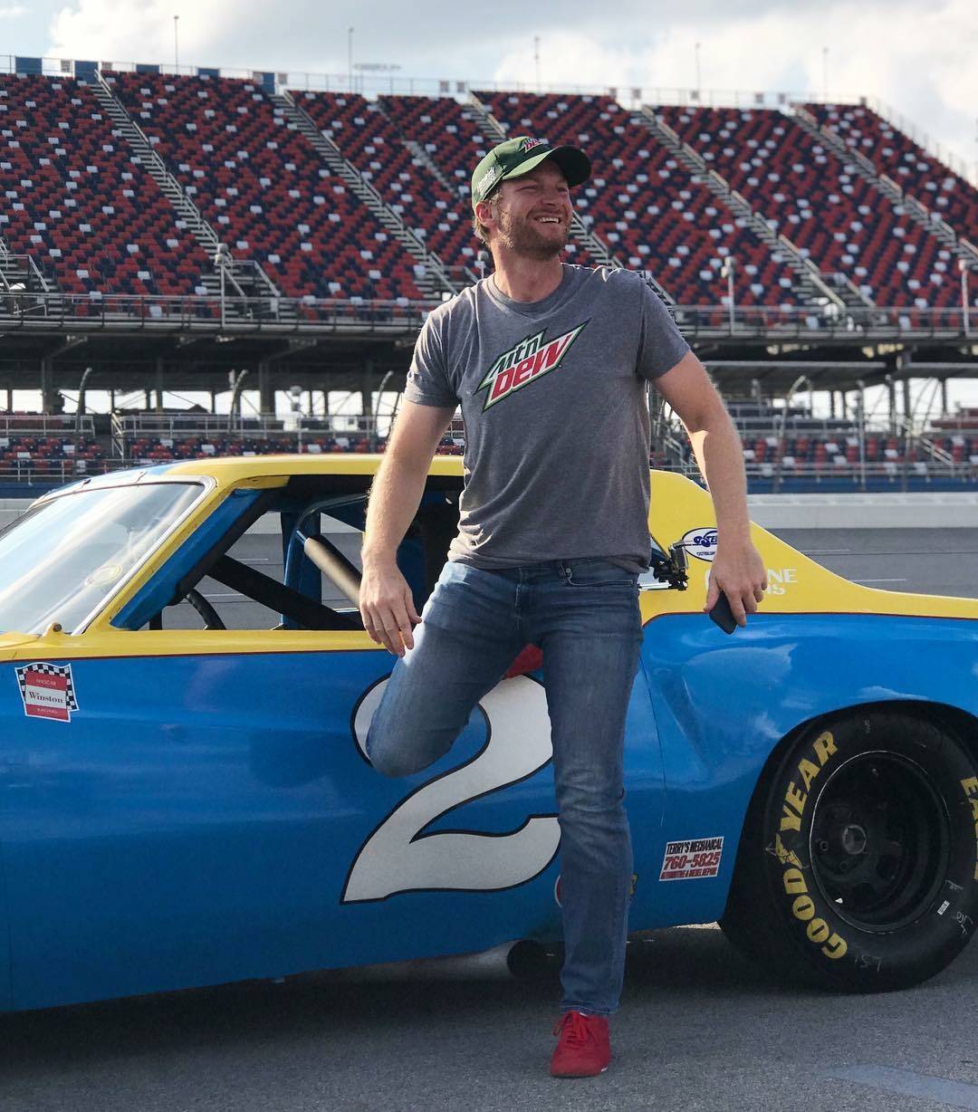 nascar_Ba_NLVr_Sjz0y.jpg