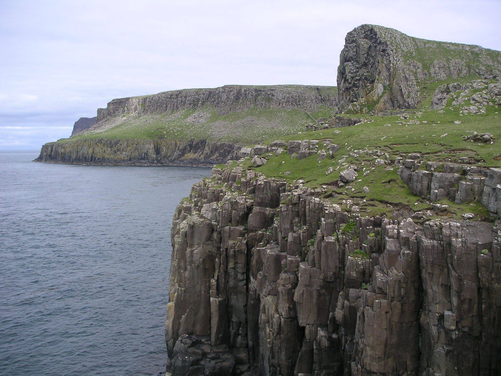 Scotland_Skye_cliffs.jpg
